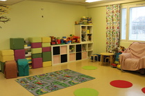 Tölön perhekahvilan tilat ovat erittäin viihtyisät ja suunniteltu juuri lapsia ajatellen.