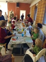 Perhekahviloissa vietetään pikkujouluja.