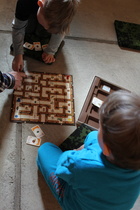 Museolla kokoontunut Terhokerho oli lautapelipäivä.