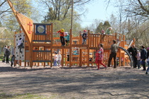 Ipanapäivän hyvä sää suosi kävijöitä.